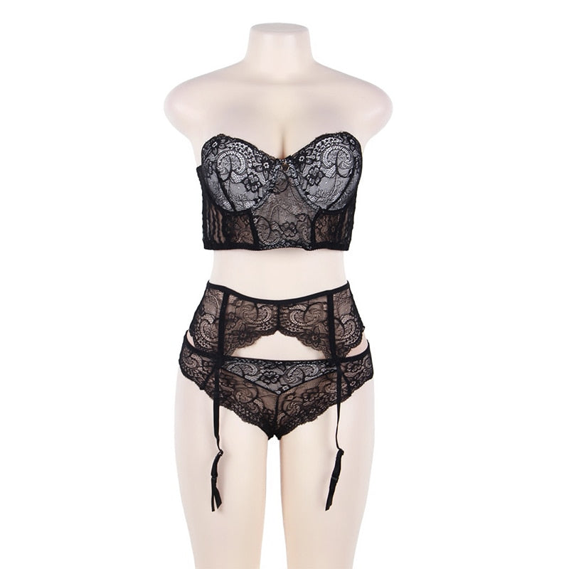 Plus-Size Elegant Lace 3-Piece Lingerie Set with Bra, Panties, and Garter Belt