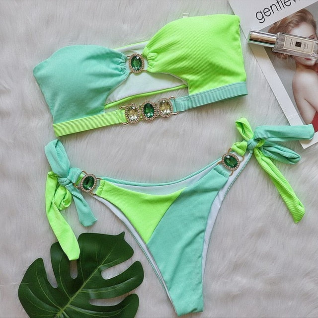 Get Ready for Summer with Para Praia's Stunning Rhinestone Bikini Set!